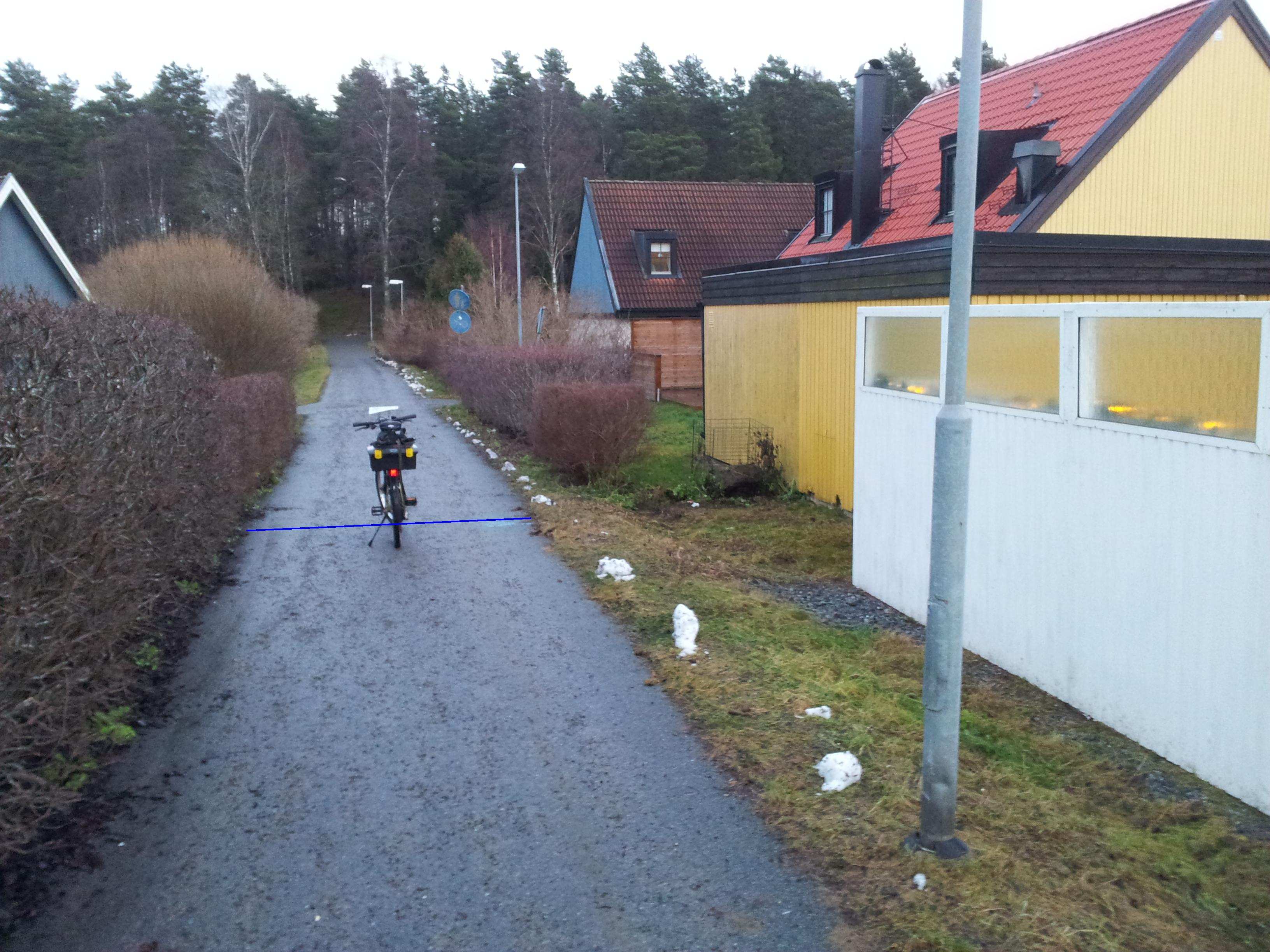 3.4 3 av 10 km 2,0 m öster om vita planket,