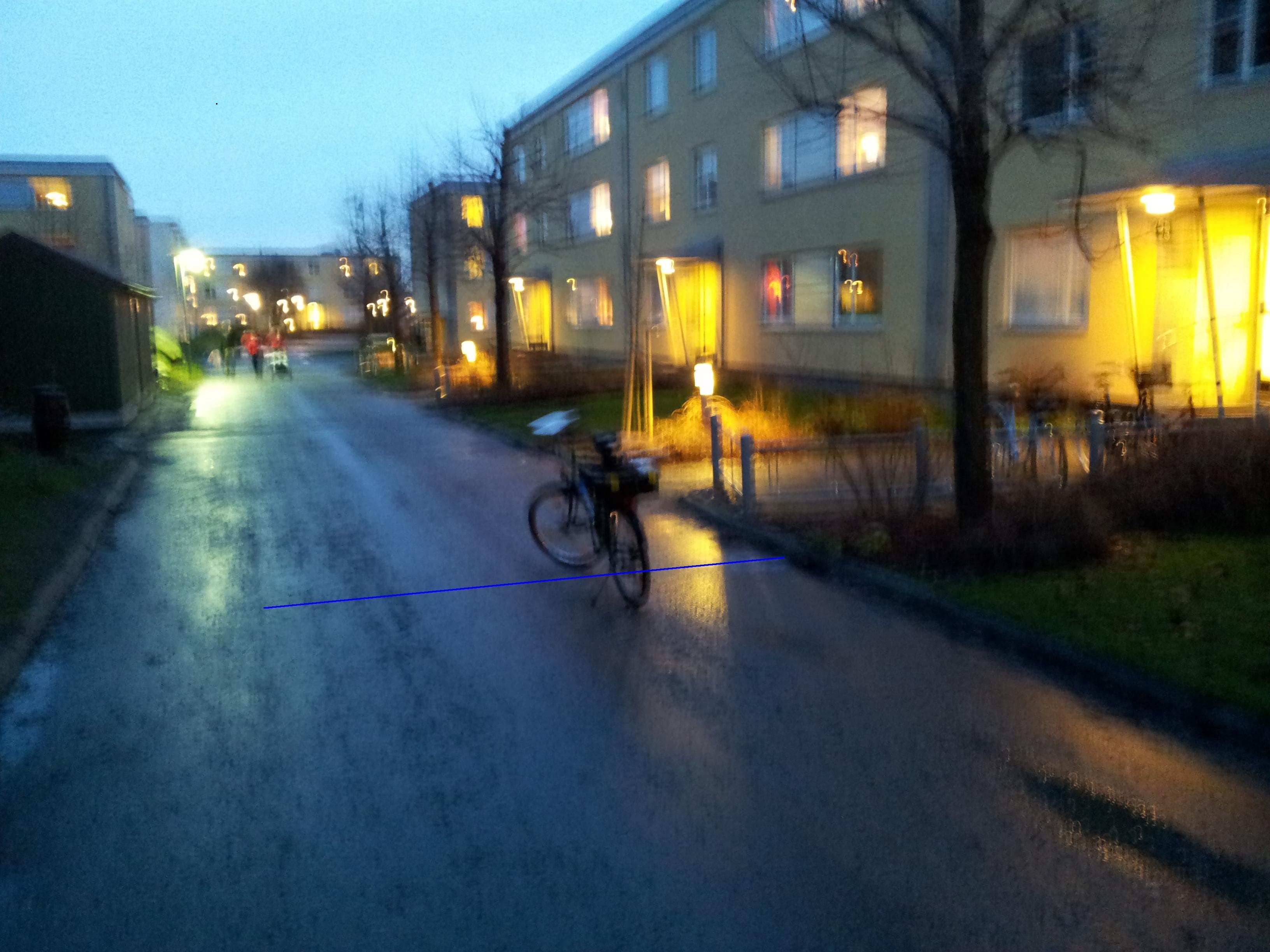 3.6 5 av 10 km Mitt mellan trädet och hörnstolpen