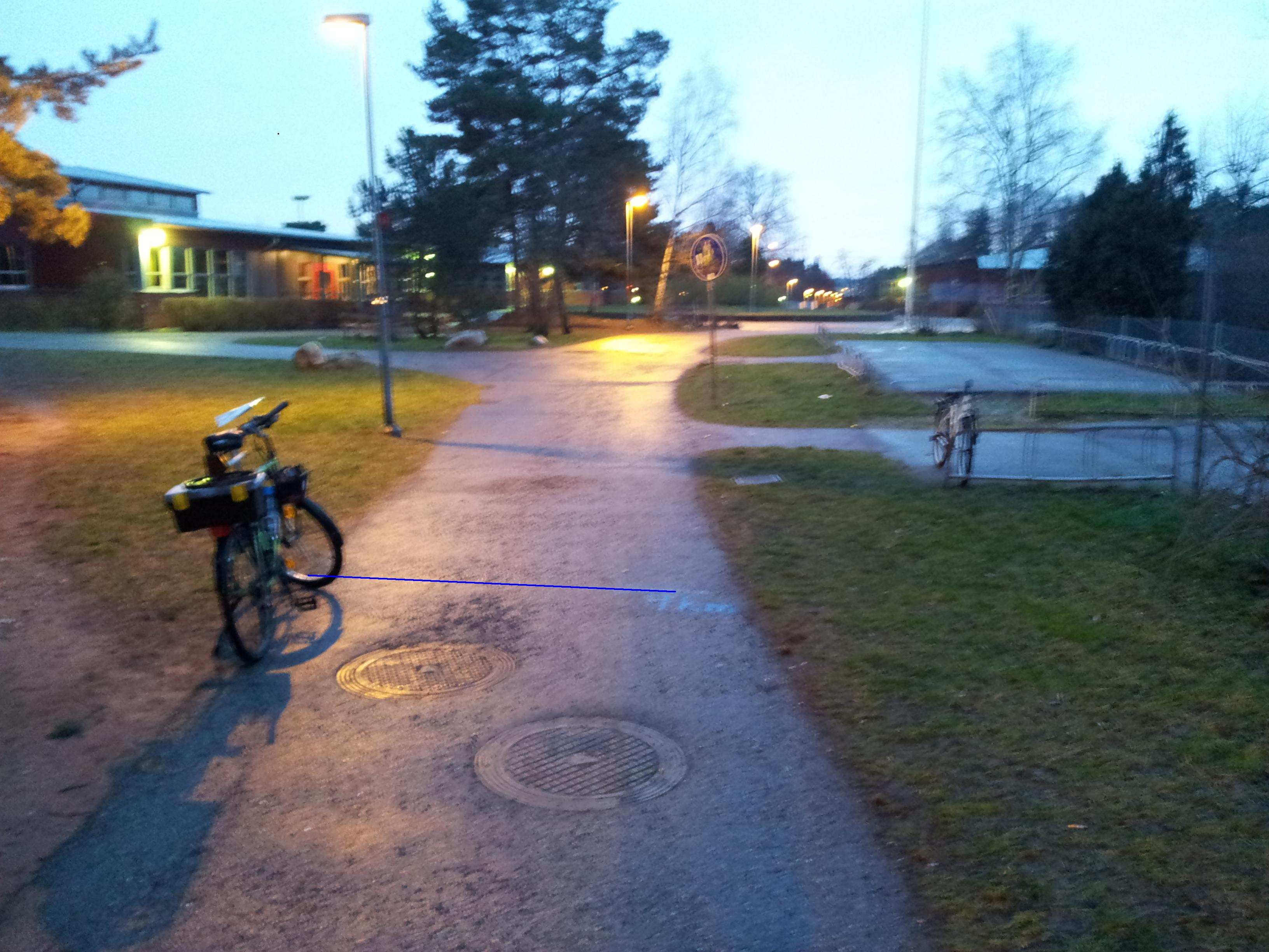 3.10 9 av 10 km 10 m före skylten för gångväg, dvs ~4 m för det
