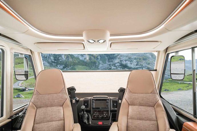 Den bekväma sittgruppen i Hymermobil B-klass DynamicLine 504 är som gjord att ta det lugnt i.