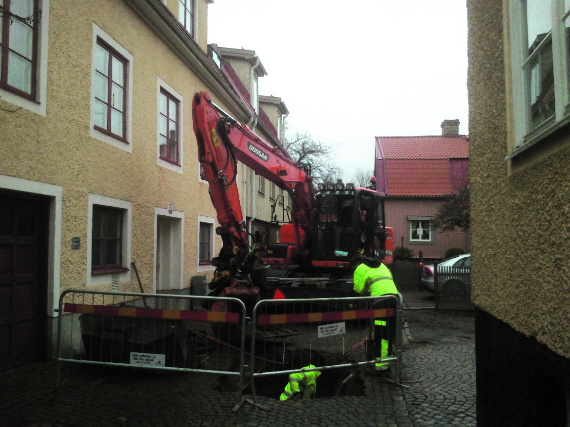 Kulturlager och myntfynd Schakt 1 var ca 2,4 1,2 meter stort och ca 1,8 meter djupt (se omslagsfoto och figur 3, 7 och 8).