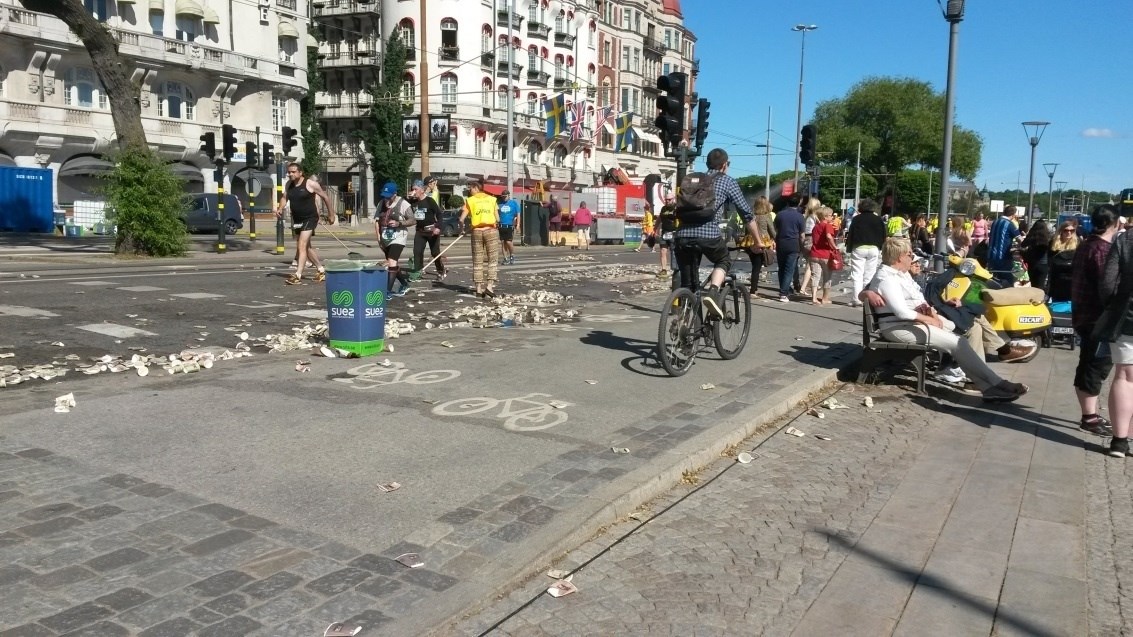 Sid 10 (88) 74 %, medan andelen som upplever sin stadsdel som ren och städad har ökat från 65 % 2015 till 68 % 2016.