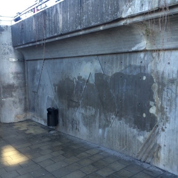 Sid 18 (88) I maj blev Stockholm en stad i ljus när Eurovision Song Contest arrangerades. Bilderna visar före och efter iordningställande av gångstråk mot Globen inför evenemanget.