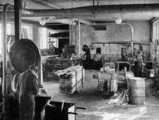 10 Fabrikör Karl Edvard Olsson Fabrikör Erik Johan Nordberg 1897-11-25 1902-08-14 Delägare i Lundberg & Schäders Snickerifabrik Eftr. Lundberg & Schäders Snickerifabrik Eftr. Sandåkern Umeå Tel.