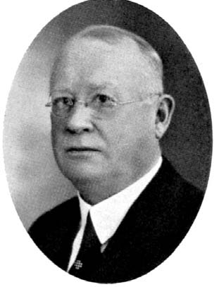 15 Direktör Arne Unander Scharin 1892-11-27? i AB Scharins Söner. Brittisk vice konsul. R. V. O, R. F. V. O. Led. Av stadsfullmäktige Styr.-led. i AB Sv. Handelsbanken i Umeå.