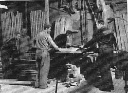 23 Umeå Gjuteri AB Ålidbacken Tel. 677 1947 Umeå Metallvarufabrik Storgatan 5 D Tel. 4429 1948 -- O. Jeppson -- H. Karlsson Nya Skidfabriken Skolgatan 16 Tel. 464 1934 -- E.
