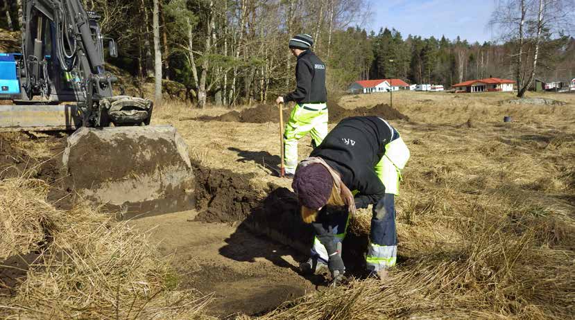 Arkeologisk utredning i Skepplanda 13 Figur 10. Arbetsbild från område 2. Foto taget av Anton Lazarides.