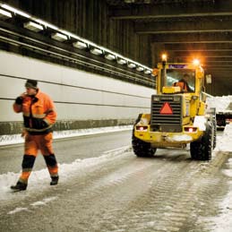 Drift och underhåll Utöver allmänna drifts- och underhållsaktiviteter präglades 2006, precis som 2005, av omfattande reparationer av de defekter och brister som uppdagades i samband med den