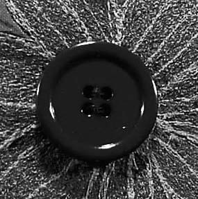 58 Knapphål Knappisyningsprogram Stoppfot nr. 9 */** Knappisyningsfot nr. 18 */** Knapphålsfot med släde nr. 3A Sy i knappar med 2 eller 4 hål.