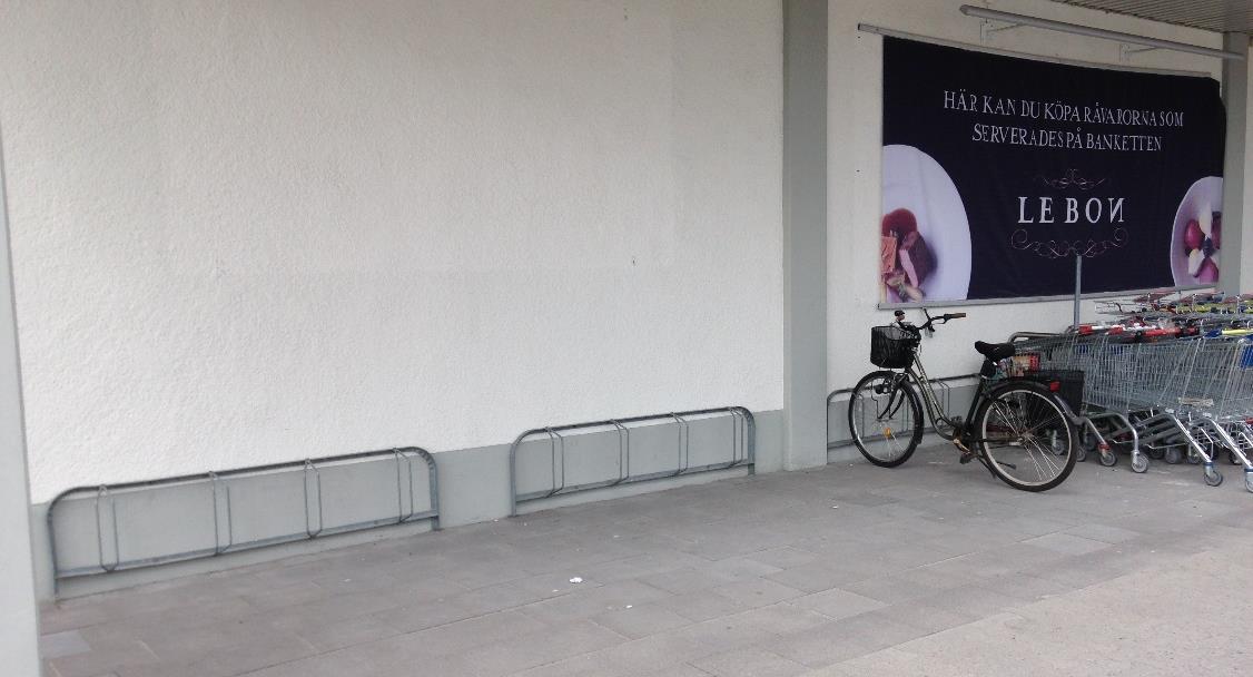 11 Trivector Traffic Figur 14 Huvudcykelstråkets korsning med Fenix väg.
