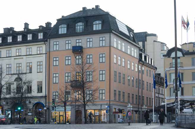 FASADEN MOT SÖDERMALMSTORG OCH GULDGRÄND. FOTO J. MALMBERG. bebyggelse skars av.