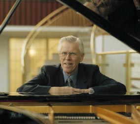 Aktuellt från Tibro Missionsförsamling och SMU Mars 2003 Pianist, arrangör, dirigent... Lennart Jernestrand hör till de stora profilerna inom den kristna musiken i Sverige.