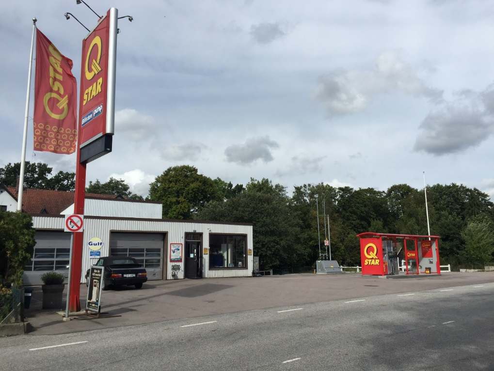 BAKGRUND Ägaren Lars Jönsson (nedan Säljaren ) har engagerat Bjerkborn & Co för att med ensamrätt sköta försäljningen av fastigheten Sjöbo Fränninge 2:67 med i bedriven bilverkstad och bensinrörelse