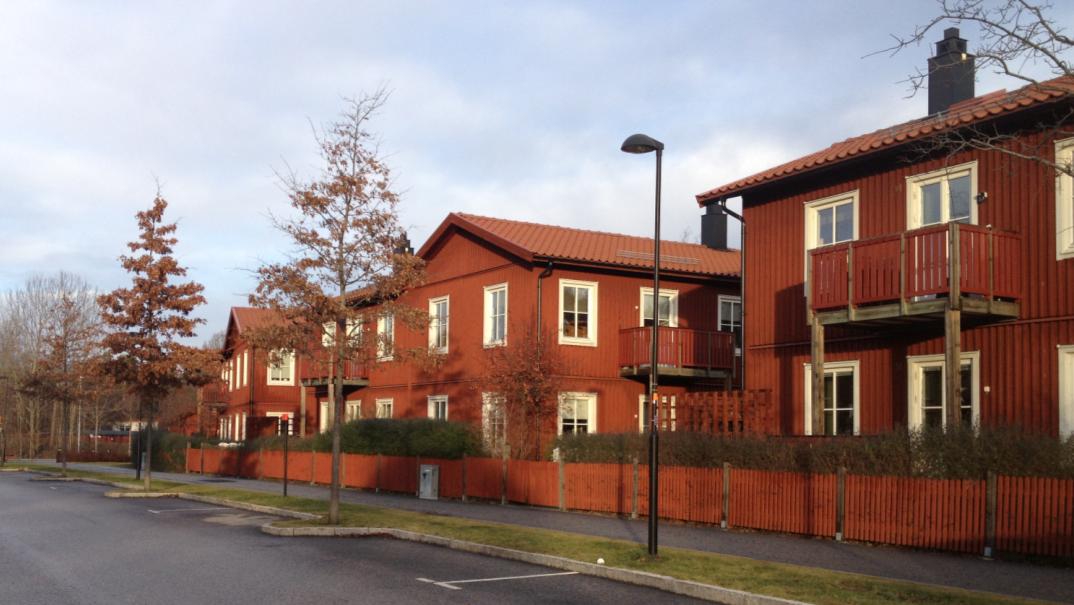 10 Exempelbild referensobjekt för motsvarande bebyggelse (BoKlok, Silverdal, Sollentuna kommun) Planförslaget innebär att två in- och utfarter anordnas mot Tarfalavägen.