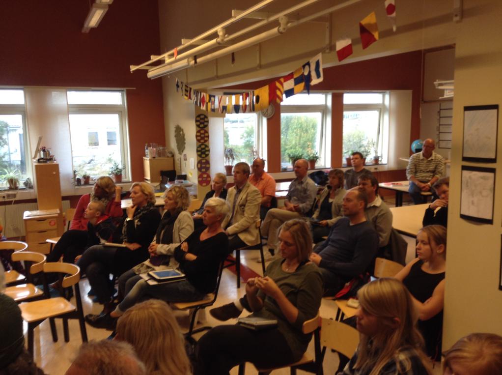 Grupparbete Anna visade ett kollage av bilder från olika skolmiljöer sedan