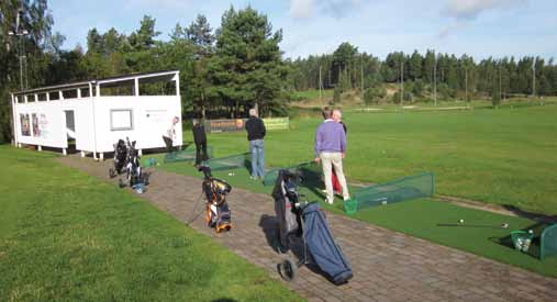 Logen De Sju Häraders stora golftävling Lördagen den 25 Augusti i Bredared 11 pigga bröder mötte upp kl 08 00 utrustade med golfklubbor och regnkläder.