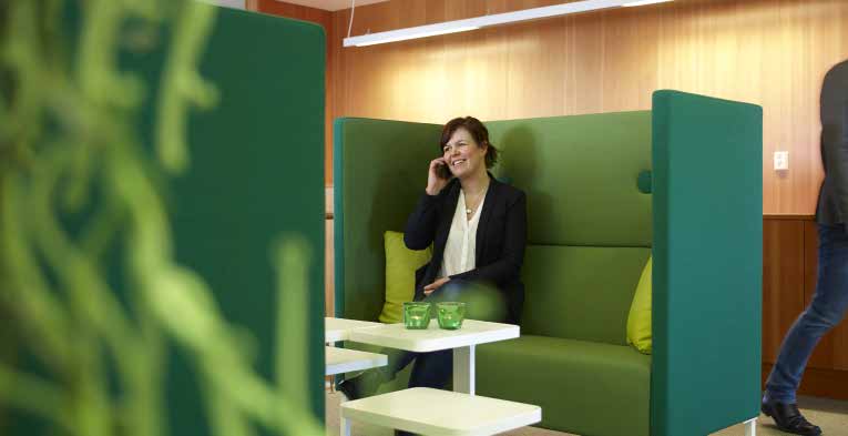 semesterersättning och skall inte vara pensionsgrundande. Utbetalning av ersättning enligt incitamentsprogram sker i form av lön.