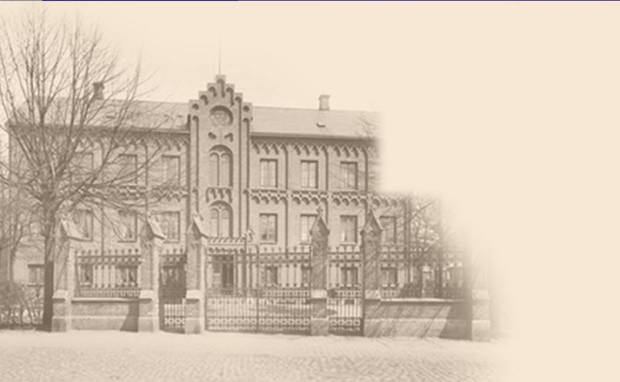Fyra år på Helgonabacken Instrumentsamlingen fortsatte att växa. År 1834 reste professor A W Ekelund till Paris där han köpte en samling moderna instrument.