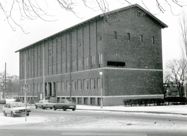 Område: Hallands Konstmuseum/Örjansskolan 1906 invigdes Halmstads nya läroverk.