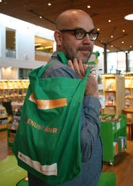 BIBLIOTEKET I HANDEN BEBI BOM BOM Välkommen med din bebis! Vi sjunger, rimmar och ramsar, läser och tipsar om böcker. TID: Onsdagar 8 mars 3 maj 10.00-10.