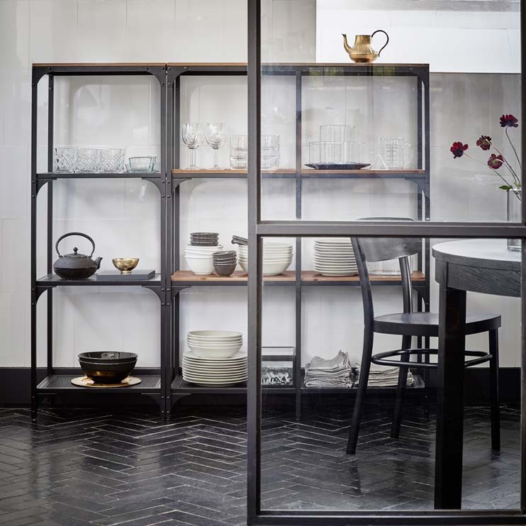 IKEA PRESSMATERIAL /FEBRUARI 2017 / 67 PH140595 FJÄLLBO SERIE Med en fläkt av 1920-talets industristil är FJÄLLBO förvaring en ny möbelserie som kombinerar en minimalistisk design med en rustik