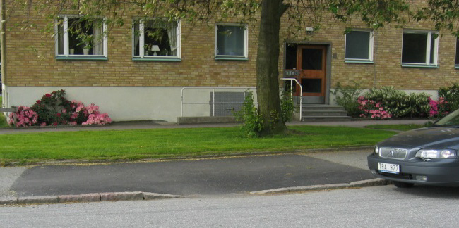 Gångpassager och övergångsställen Målet med åtgärder av enkelt avhjälpta hinder för övergångsställen och gångpassager är att skapa en fungerande lösning för både synskadade och rörelsehindrade.