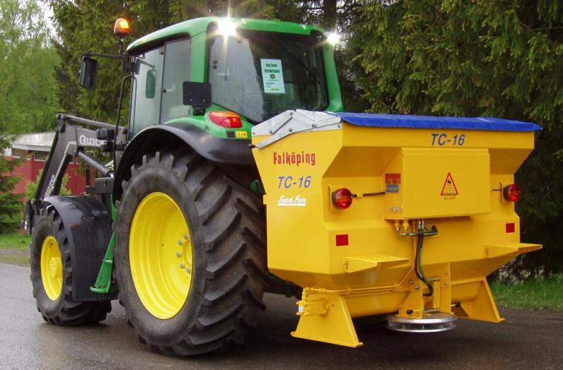 19 Figur 14. Tallriksspridaren Falköping TC-16 för sand, salt, singel och klorkalcium. Foto: Friggeråkers Verkstäder. Konstruktionen bedöms enligt Friggeråker (pers. medd.