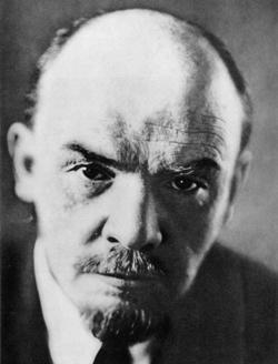 Vladimir Lenin (1870-1924) Partiteorin Statsteorin Analysen av Imperialism Anspråk att uttolka Marx och Engels korrekt. Försvara teorin Utan teorietisk arbete omöjliggörs rörelsen.