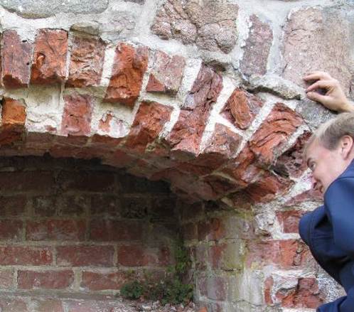 LYCKÅ SLOTTSRUIN, KARLSKRONA KOMMUN Sida: 12 (35) Status Naturlig nedbrytning Väder och vind utövar en starkt nedbrytande kraft.