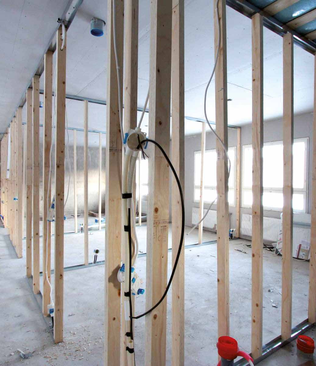 KERTO-QP HÖGA OCH STYVA TAKBJÄLKAR Kerto-QP är en takbalk med hög dimensionell precision som kan användas i takstrukturer vid nykonstruktioner och reparationer.