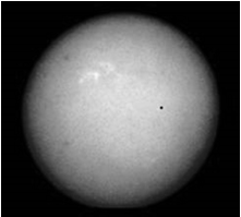 Astrometriska metoden I Astrometriska metoden: Stjärnan och planeten rör sig kring systemets gemensamma tyngdpunkt.