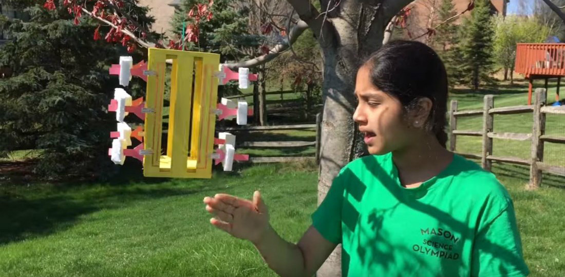 13-ÅRINGEN SOM KNÄCKT KODEN FÖR SOL- OCH VINDENERGI 13-åriga Maanasa Mendu från Ohio tror sig ha kommit på en lösning för hur vind- och solenergi kan bli billigare att producera.