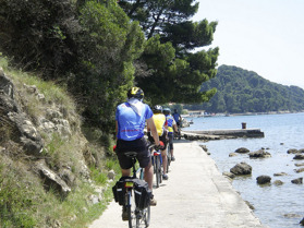 som den grekiska kolonin Pharos. Hvar har det mildaste klimatet och de flesta soltimmar av alla öar i Adriatiska havet. Övernattning i hamnen i Stari Grad. Dag 7.