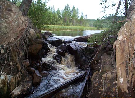 - Ludvika kommun - PAJSOÅN - stenar och öppna upp passagen utan att vattennivån i sjön sänks ytterligare. Inga åtgärder är planerade ännu.