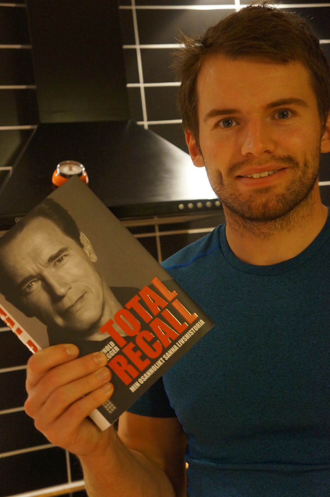 Äntligen! Nu har vi fått hem Arnolds bok, Total Recall. Redan översatt till svenska, bara ett par veckor efter att orginalet (Eng.) kom ut i Sverige.