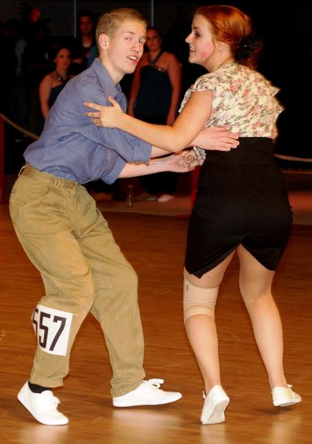 Simon Ask Ålder: 17 år Klubb: DK Bohusbuggarna Är uttagen att tävla i: Lindy Hop Tävlar tillsammans med: Melinda Thorström 2:a SM 2012 Final och på pallen Förebilder inom dansen Pontus Persson,