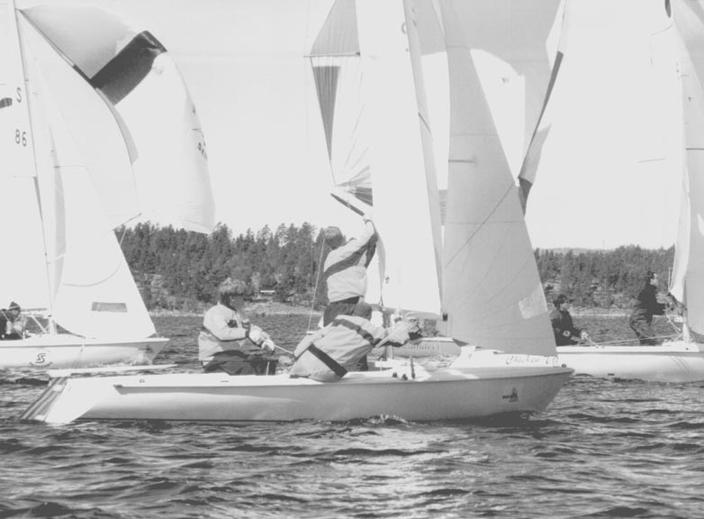 INFORMATIONSBLAD FÖR MEDLEMMAR I SEGELSÄLLSKAPET ÅMÅLSVIKEN NR 2 2002 Styrelse och kommittéer...sid 2 Ordföranden har ordet...sid 3 Åmålsseglare 2002... Sid 4 Utbildning.