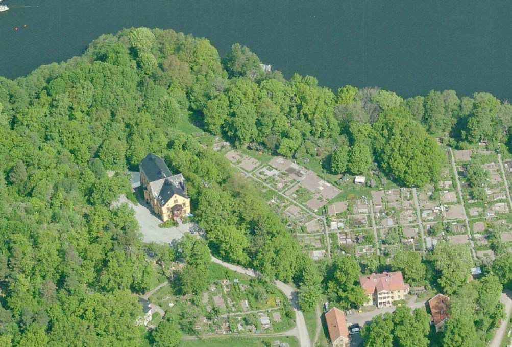 Sida 3 (7) värde enligt PBL. Det är viktigt att tillbyggnaden anpassas väl till byggnaden och dess omgivande miljö.