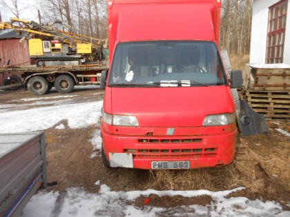 Kompressor på lastväxlarflak, Atlas Copco XRVS 466, 1271-013 Avslut: 18:28 300 000.00 kr exkl moms 1 pall med dränkbara pumpar, ca 10st 1271-015 Avslut: 18:29 7 000.