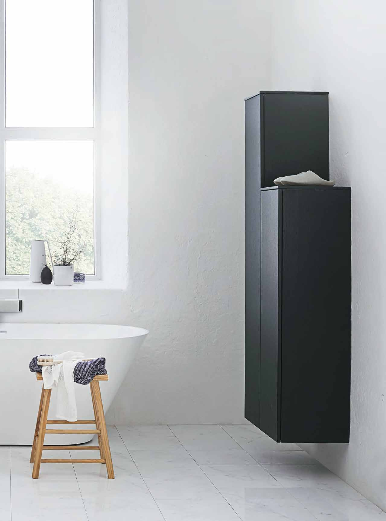 FORMA MÖBELSERIE FORMA underdel 60x45 svart ek 2 lådor. 5 755: Handtag nr 5, 256 cc svart. 165:/st. DEEP porslinstvättställ 60x45. 2 415: TWIT tvättställsblandare krom. 2 535: Bottenventil krom.