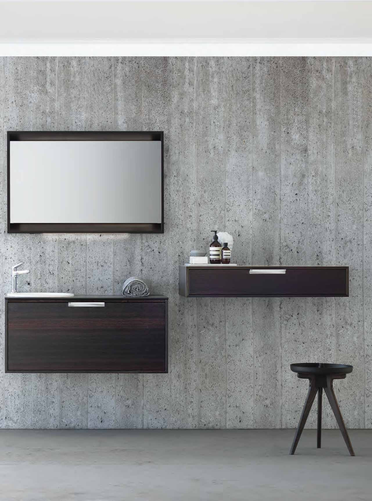 DK SKANDINAVISK DESIGN SIGNERAD MORTEN VOSS OCH STINNE KNUDSEN. Aldrig har väl uttrycket less is more passat bättre. DK är framtagen i samarbete med två danska formgivare. Det är rent och avskalat.