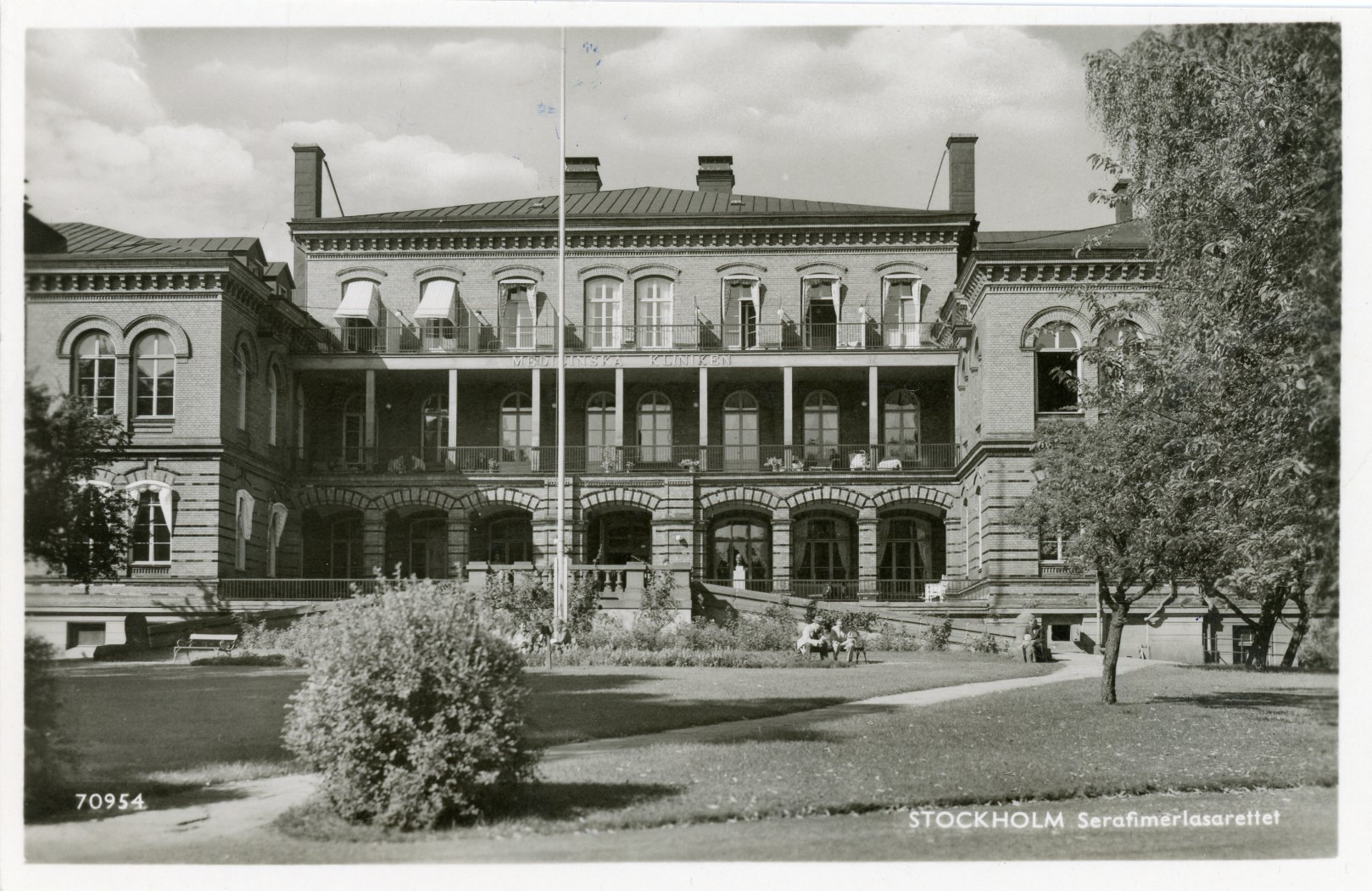 Skrivet och postat, Stockholm 19xx-06-21. Axel Eliassons konstförlag Serafimerlasarettet uppfyllde efter detta gott och väl de dåtida anspråken på ett sjukhus. Men tiderna förändrades.