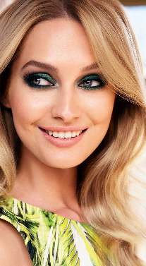 Den perfekta ögonmakeupen som gör intryck på sommarfesten Sätt ögonen i fokus med trendiga nyanser och snygga looker.