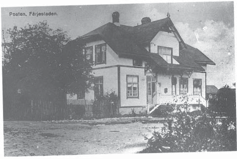 FÄRJESTADEN 5:6 1909 Omfärgning av snickerier och förändrat utseende på tak. Huvudkontor för Södra Ölands Järnvägsbyrå och poststation.