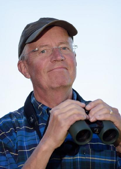 Fågelskådare Foto: Per Olof Strandroth När började du med fågelskådning? Tittade på fåglar redan som barn och när jag var elva/ tolv år tog pappa med mig på ett tjäderspel.