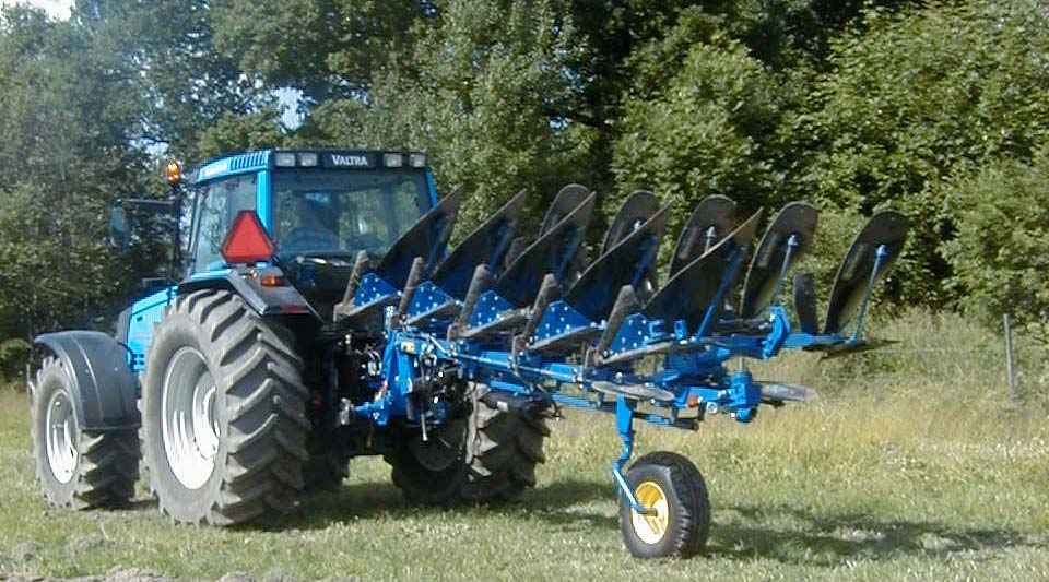 Kombihjul 10,0/80 X 12 Vari Flex CX Kombihjulets hastighet bromsas under vändningen av en fjäderbelastad friktionsbroms.