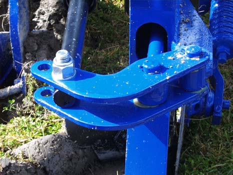 5.3 Ändring av arbetstryck Påfyllningsslangen ansluts till traktorns uttag för yttre hydraulik. Öppna ventilen och justera trycket till önskat värde med hjälp av traktorns hydraulik.