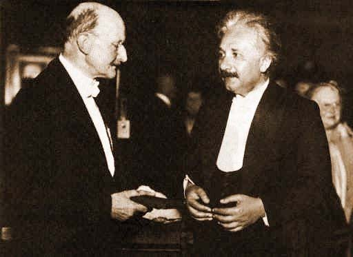 Våglängdsberoende energiinnehåll hos fotoner Planck-Einsteins ekvation E h N A hc N A E: Energiinnehåll i en mol fotoner (J mol -1 ) h: Planck s konstant (6.
