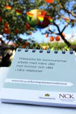 NCK VERKSAMHETSBERÄTTELSE 2015 Information Kunskapsbanken samverkar med och publicerar material från 17 nationella myndigheter, organisationen Sveriges kommuner och landsting samt länsstyrelserna.