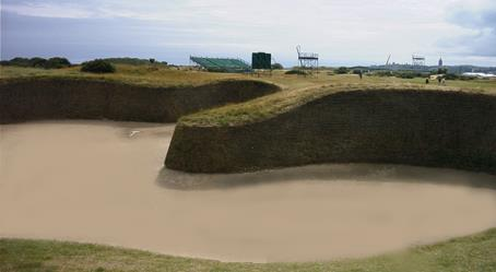 Bunker En bunker är ett hinder som består av en iordningställd markyta, vanligtvis en fördjupning, från vilken torv eller jord tagits bort och ersatts med sand eller liknande.